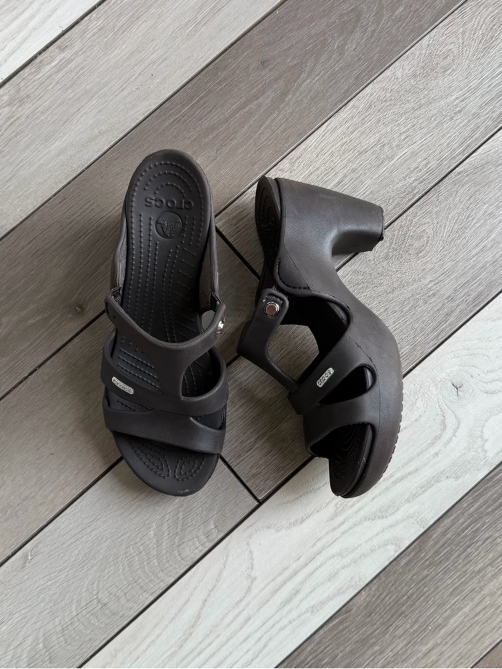 CROCS Women’s Cyprus V Heel (Brown)